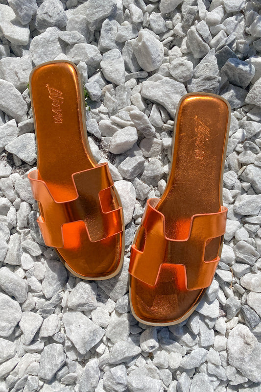 HAILEY FLAT METALLIC SANDALS- ORANGE