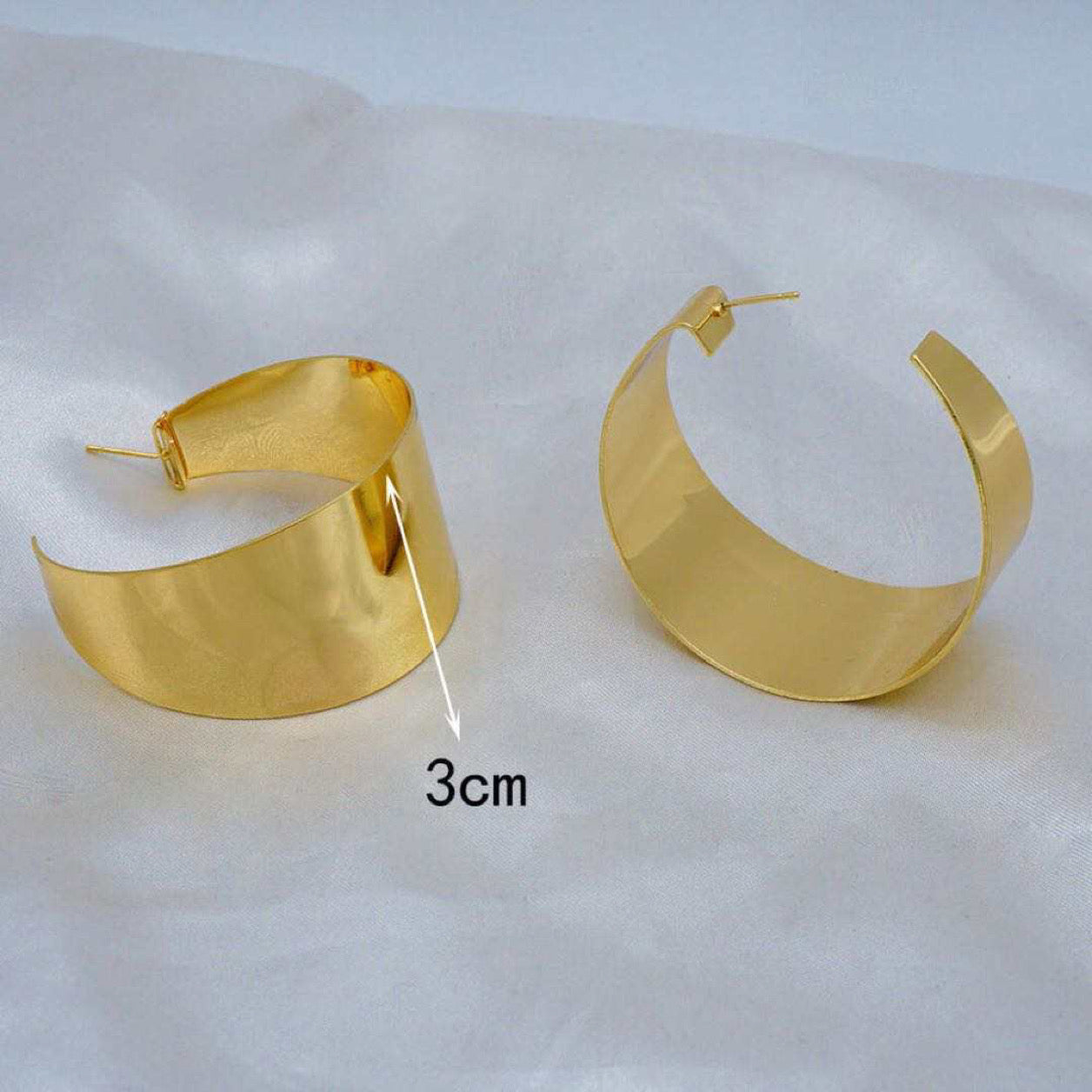 GOLD SCOOP HOOP